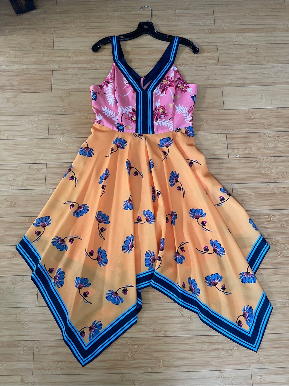 Women Guess V-Neck Handkerchief Hem Dress Pink, Blue & Peach Sleeveless Lined 8